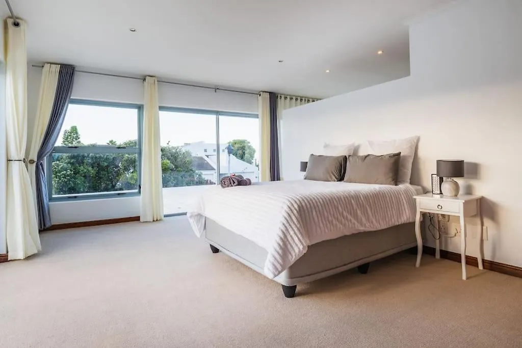 Apartment Near Beach Pool Mountain Views On Canal Cape Town South Africa