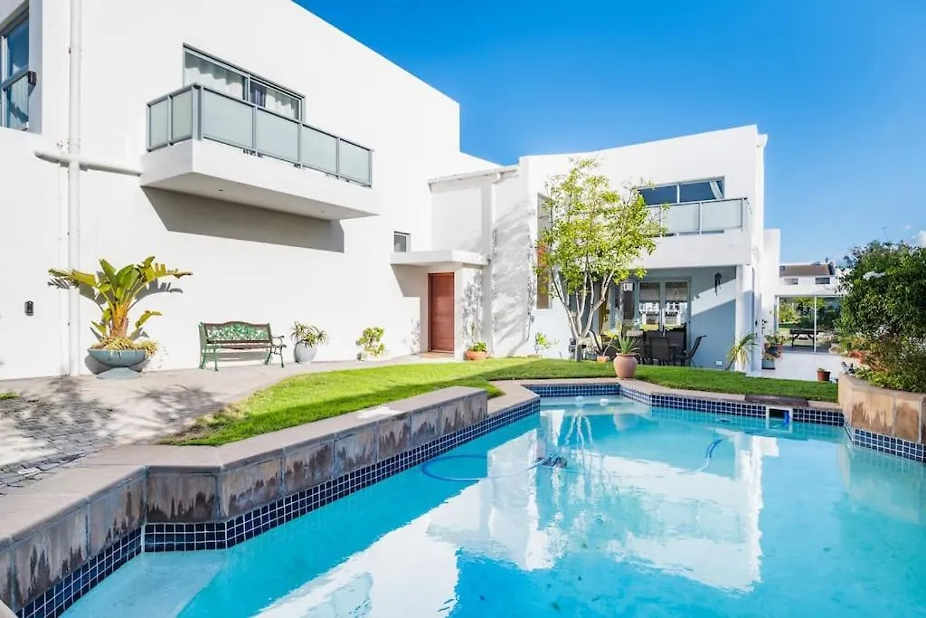 Apartment Near Beach Pool Mountain Views On Canal Cape Town South Africa