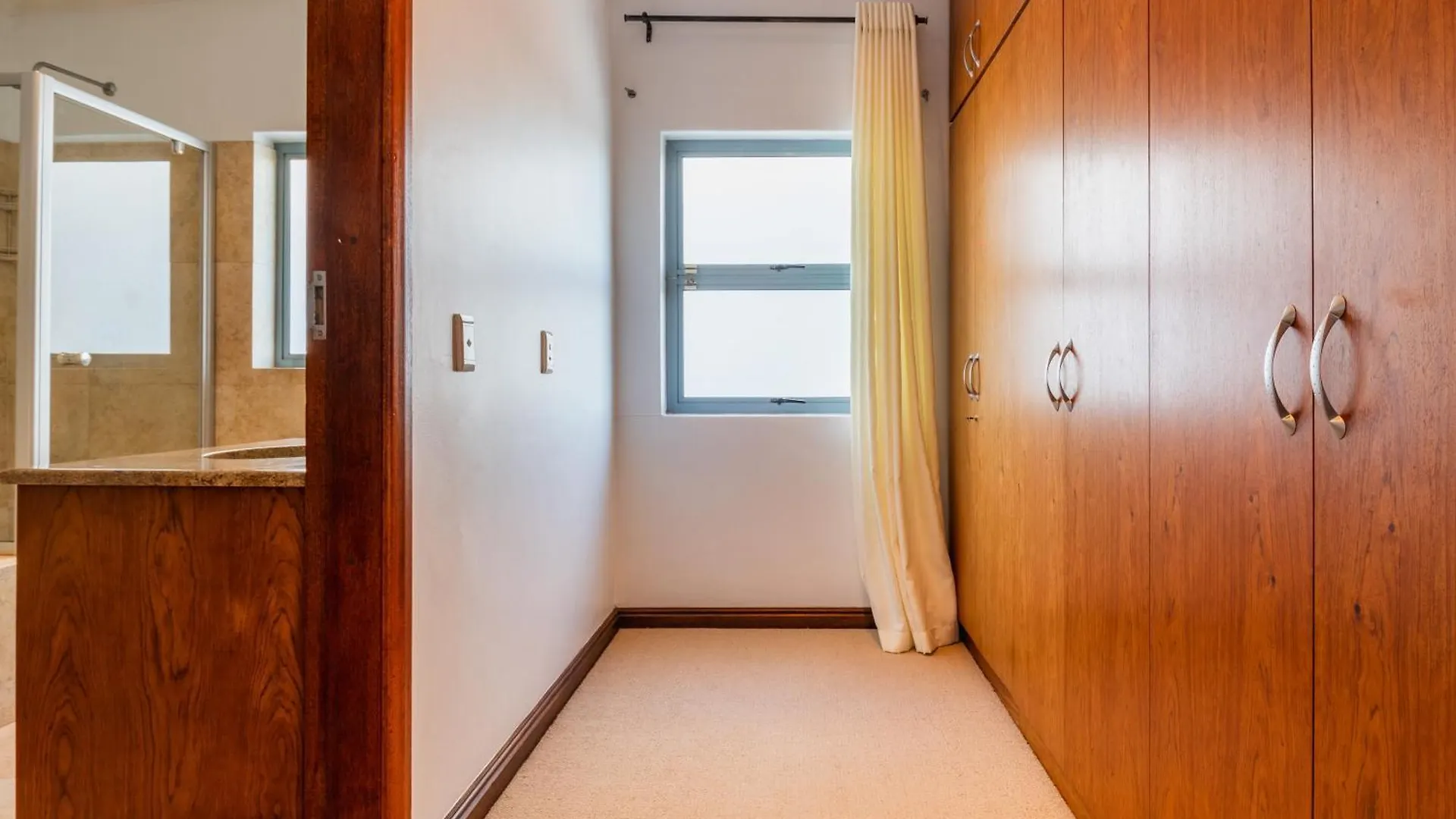 Near Beach Pool Mountain Views On Canal Cape Town Apartment