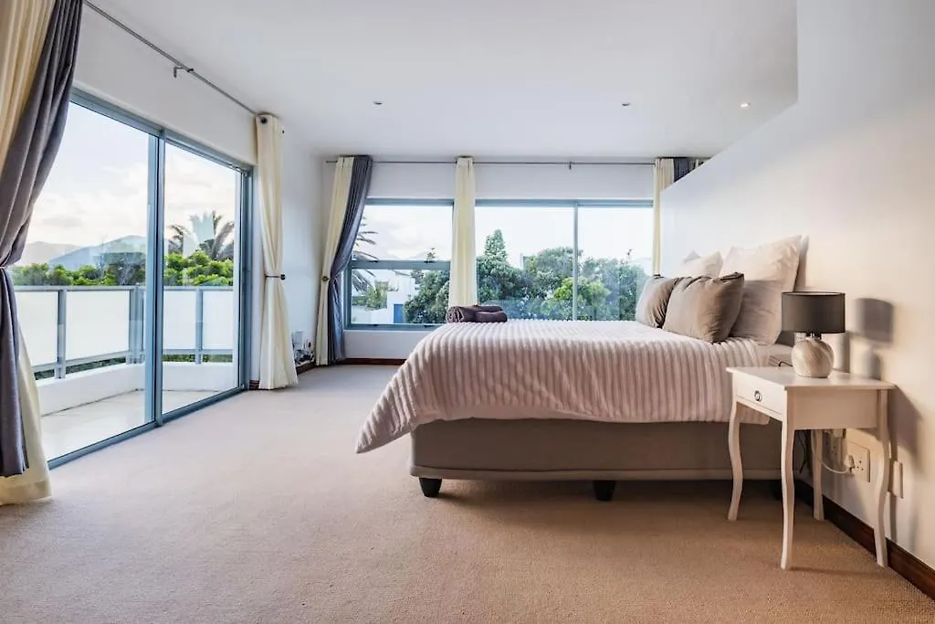Apartment Near Beach Pool Mountain Views On Canal Cape Town South Africa