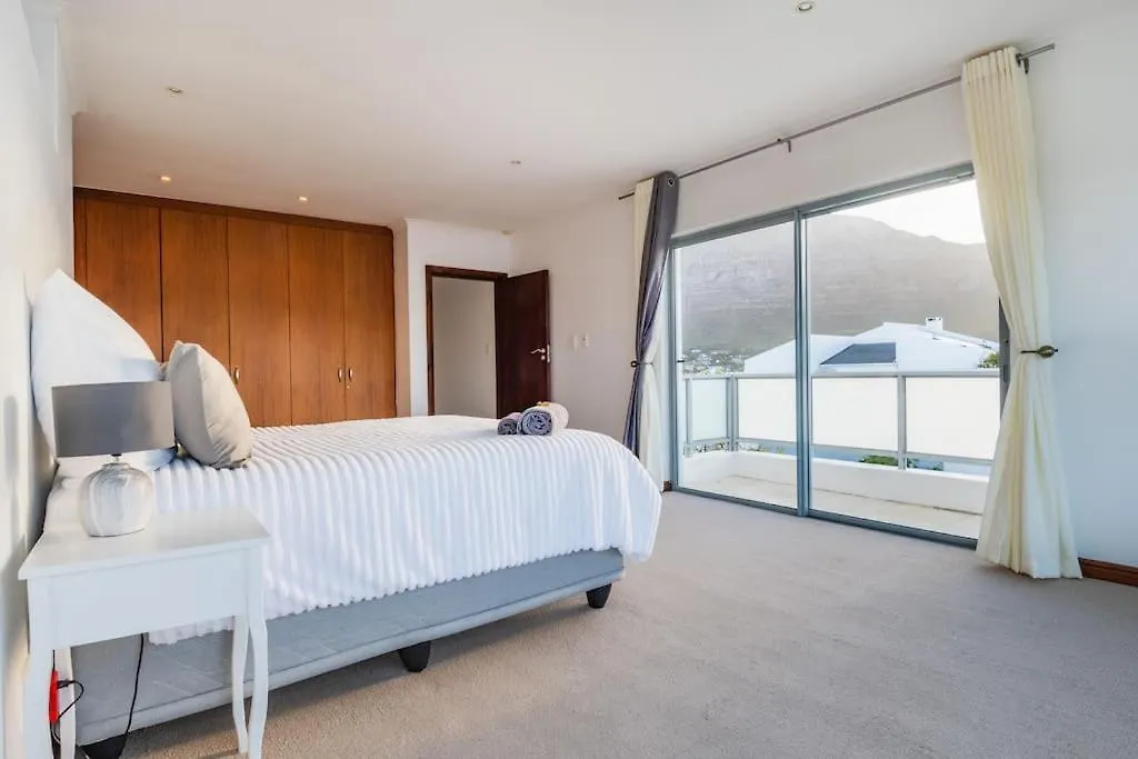 Apartment Near Beach Pool Mountain Views On Canal Cape Town