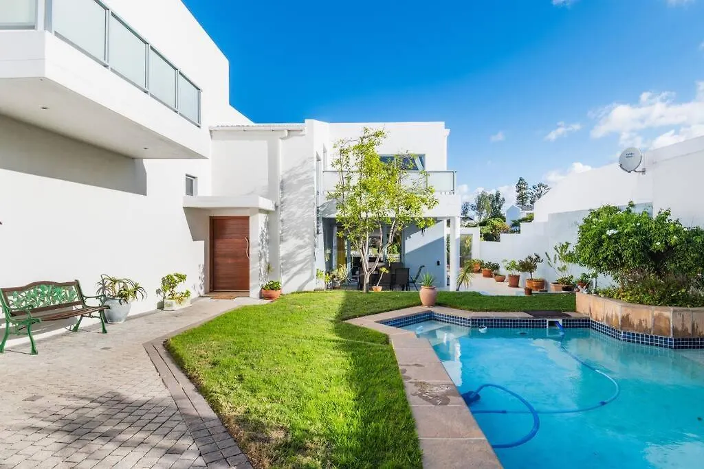 Apartment Near Beach Pool Mountain Views On Canal Cape Town