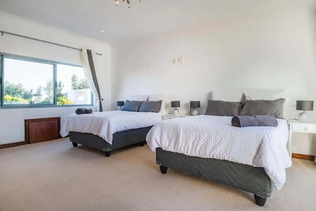 Near Beach Pool Mountain Views On Canal Cape Town Apartment