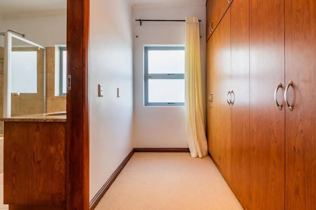 Near Beach Pool Mountain Views On Canal Cape Town Apartment