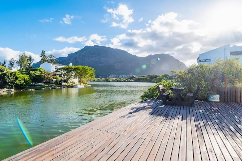 Apartment Near Beach Pool Mountain Views On Canal Cape Town South Africa
