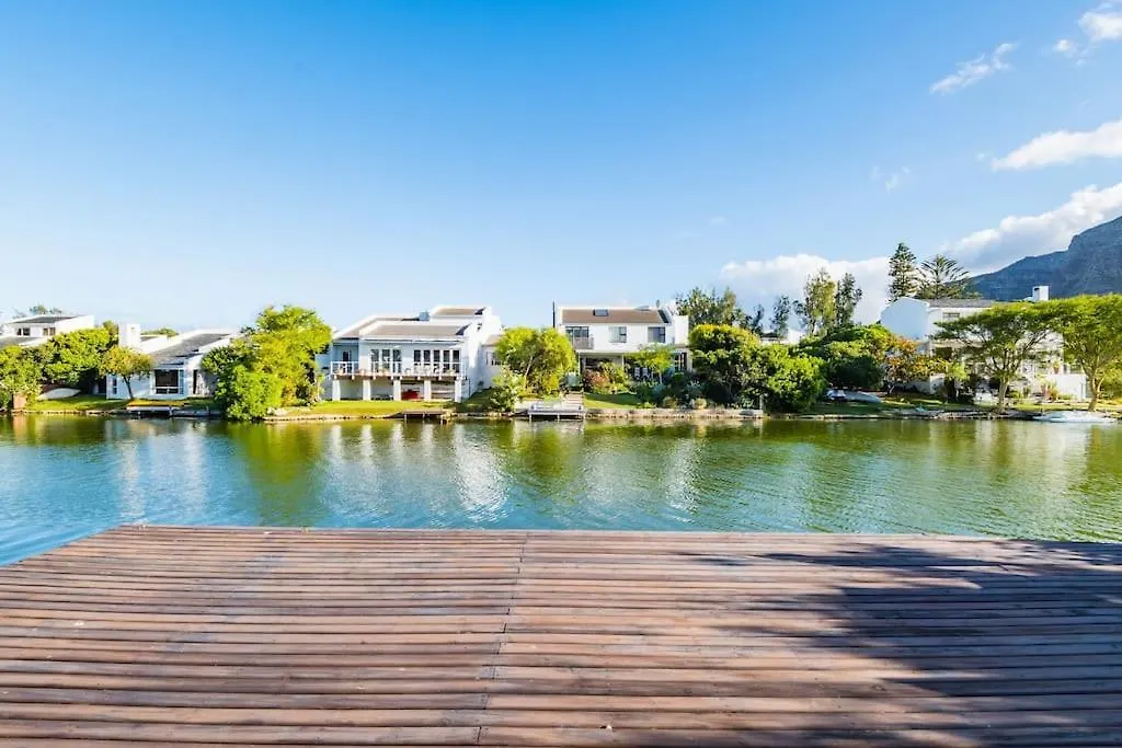 Apartment Near Beach Pool Mountain Views On Canal Cape Town